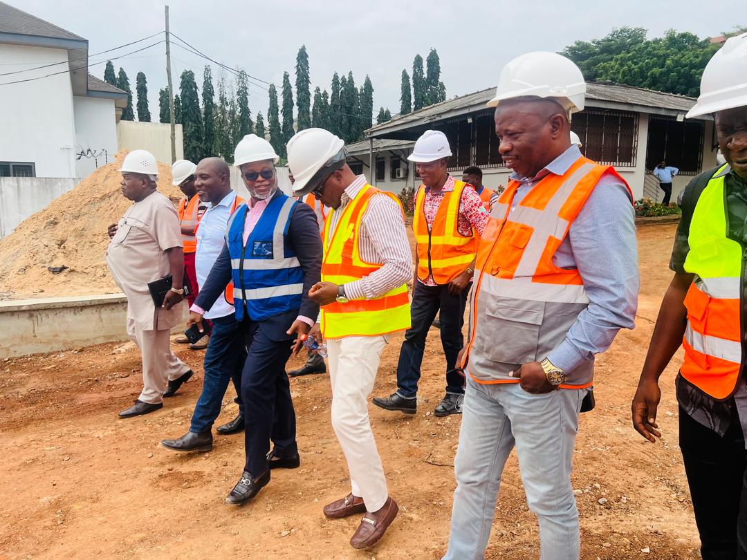 Government delegation & Contractors touring the site